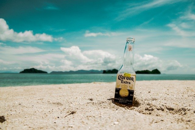 Cara Membuat Kerajinan Tangan dari Botol Bekas Aqua