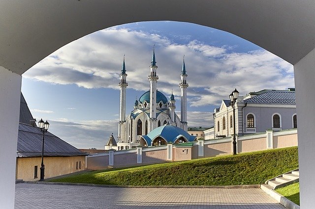 Mengenal Keunikan Dua Masjid Agung di Batam